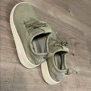 Used: Pharrell Williams Tennis HU Shoes Size 9
